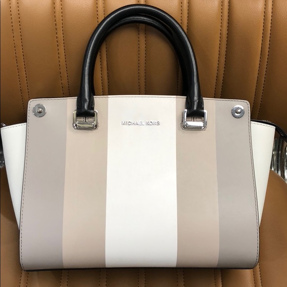 Michael Kors Handbags - Michael Kors Selma 3 in 1 medium satchel